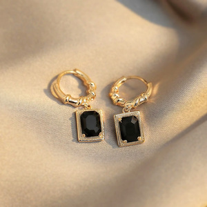 Orecchini pendenti neri vintage da donna, eleganti accessori per l'orecchio da indossare tutti i giorni - Product Image 3
