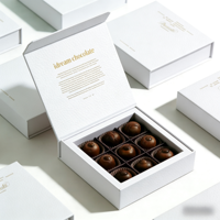 Boîte cadeau en carton haut de gamme personnalisée avec finition mate, insert en mousse pour séparer les chocolats, pour l'emballage des chocolats