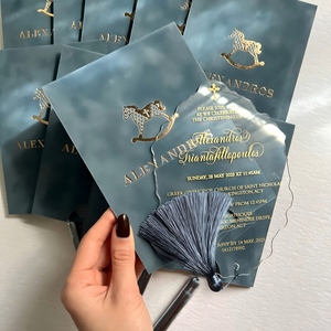 Invitación de Bautizo de Lujo con Caballo Balancín de Acrílico, Borla de Seda y Borde Festoneado, Invitación para Baby Shower de Lujo - Product Image 1