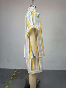 <span class=keywords><strong>Completo</strong></span> Estivo da <span class=keywords><strong>Donna</strong></span>: Top a Maniche Corte a Righe Sopra il Ginocchio <span class=keywords><strong>e</strong></span> <span class=keywords><strong>Pantaloncini</strong></span> da Spiaggia, Set Casual Taglie Forti - Product Image 4