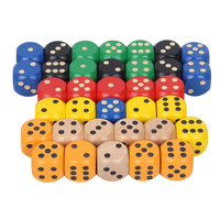 Vente en gros de dés 6 faces colorés de haute qualité 30mm coins arrondis grand dés en bois à bord rond de 1 1/5 "avec points dorés