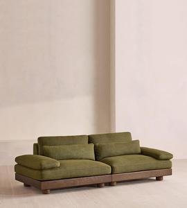 Sofá de Tela Personalizado con Base de Madera Maciza, Estilo Wabi Sabi, Perfil Bajo, Tapicería de Lino Texturizado Color Oliva, Sofá de Diseño para Sala de Estar - Product Image 2