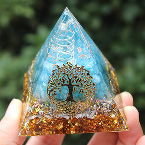 Pyramide en résine époxy Kogiya avec motif végétal rétroéclairé, ornement de bureau, cadeau d'anniversaire - Product Image 2