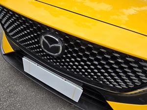 <span class=keywords><strong>Mazda</strong></span> EZ-6 EREV 200 Premium Hatchback 2024 Usado, Híbrido de Largo Alcance, Listo para Exportación, Amarillo sobre Marrón - Product Image 3