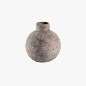 Este florero minimalista de terracota esmaltada, hecho con arcilla vintage, es perfecto para arreglos florales y decoración del hogar atemporal. - Product Image 1