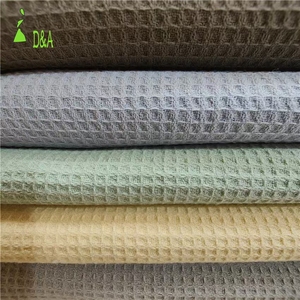 En stock <span class=keywords><strong>Tissu</strong></span> gaufré 100% coton 240g, texture carrée embossée, pour T-shirt <span class=keywords><strong>à</strong></span> manches courtes et textile de maison - Product Image 1
