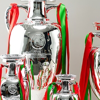 Trophées de football en résine plaqués or sur mesure par le fabricant 2024