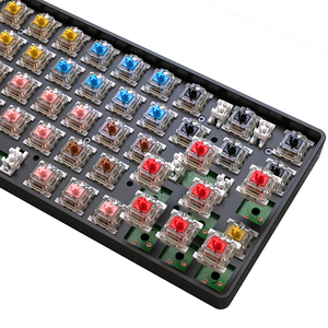 Teclado Mecánico Inalámbrico K68, 68 Teclas, Intercambiables en Caliente, Modo Dual 2.4G/BT5.0, Tamaño Completo para Juegos, con Retroiluminación RGB, Interfaz USB Inalámbrica - Product Image 4