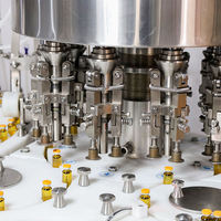 Ligne de remplissage et de capsulage automatique UR 2/4/6/8 têtes pour bouteilles en verre et plastique, flacons d'huile moteur, liquides et pâtes, avec remplisseuse de seaux