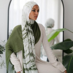 2025ใหม่ผ้าพันคอฮิญาบโมดอลเกรดพรีเมี่ยมออกแบบลายดอกไม้นุ่มระบายอากาศได้ดีใส่ได้ทุกฤดู - Product Image 2
