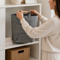 Panier de rangement en feutre gris écologique grande capacité avec poignées en bois naturel pour l'organisation de la maison et le tri du linge