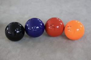 Ballons de gymnastique rythmique en caoutchouc YIJOY les plus vendus en 15 cm, 17 cm et 18,5 cm, adaptés à l'entraînement et aux compétitions. - Product Image 2