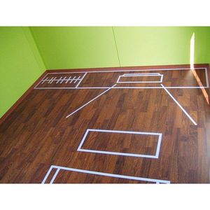 Espacio de Vivienda Moderno en Contenedor con Escalera de Madera y Paredes de Vidrio para Uso Residencial - Product Image 2