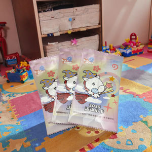 Professionelle OEM Maßgefertigte Sammelkarten <span class=keywords><strong>PET</strong></span>/<span class=keywords><strong>PE</strong></span> Kunststoff-Schrumpfbeutel Heißsiegelung Tiefdruck Einwegverpackung 12*7cm - Product Image 5