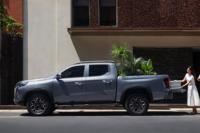 Changan Lantuozhe 2.0T Pick-up essence en stock 4x4 Pick-up essence automatique Taille des pneus R18 Transmission avant Gauche arrière