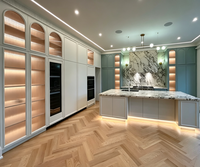 Armoires de cuisine modernes sur mesure, armoires de style Shaker de luxe avec îlot central et porte en verre