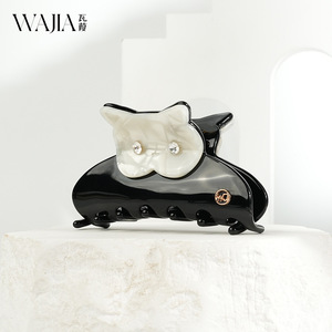 Pinza de pelo de tiburón de animal bonito, accesorios elegantes de gama alta para el cabello de dibujos animados con diseño de incrustaciones de diamantes de imitación, Material de PC dulce - Product Image 3