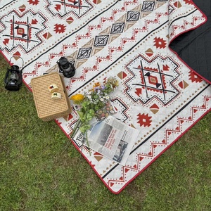 Coperta da Picnic Pieghevole Impermeabile Riciclata con Cinghia Personalizzata e Design Stampato, Tappetino da Picnic in Plastica, Lussuoso Tappeto da Gioco per Bambini - Product Image 2