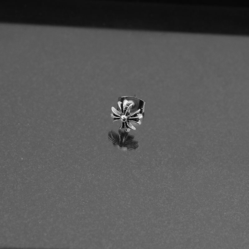 E003-S1 (One earring)