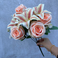 9-teiliger Künstlicher Lilien-Rosen-Strauß Seiden-Lilien-Blumenbündel für Braut Hochzeitsblumen Heim-Hochzeitsdekoration