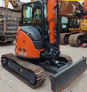 Mini-excavatrice ZAXIS 35U, excavatrice compacte sur chenilles, poids opérationnel de 3 tonnes, avec godet de terrassement d'une capacité de 0,12 m³ - Product Image 1