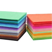 Tapis en feutre 100 % polyester respirant et écologique avec dos adhésif coloré pour la décoration murale de la maternelle et l'isolation acoustique automobile