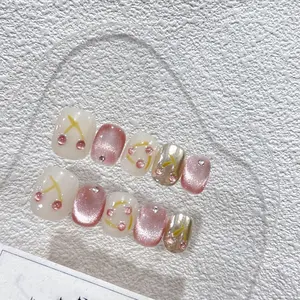 Nieuwe Handgemaakte Diamant Opaal Gouden Kersen Meisjes Finishing Press Op Nep Hand Kunstnagels Tips Korte Roze Nagels Salon 2023