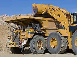 Camión Volquete de Minería de Servicio Pesado 793D de 50 Toneladas de Marca Líder para Construcción y Minería con Neumáticos Sólidos y Componentes Esenciales de Motor y Motorización - Product Image 3