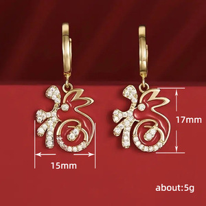 Orecchini pendenti a forma di coniglio rosso per donna, graziosi accessori per l'orecchio a forma di animale, da indossare tutti i giorni, per outfit casual e come regalo - Product Image 3