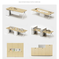Bureau de direction moderne en bois clair avec pieds en métal et armoire latérale, poste de travail de bureau