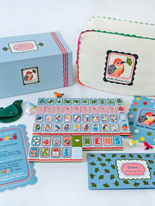 Mahjong Americano Botanico con Pappagalli, Ginkgo, Fiori Selvatici e Uccelli Colorati, a Quattro Strati in Acrilico, Verde Arancione a Righe, per Uccellini Carini - Product Image 1