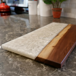 Tabla de cortar de resina con patrón de onda blanca de amor modelo personalizado hecho a mano tabla de cortar de cocina única precio al por mayor artesanías de resina - Product Image 1