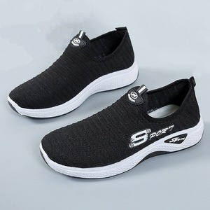 รองเท้าวิ่งผู้หญิงสไตล์เกาหลีแบบถัก Fly Knit น้ำหนักเบาพิเศษ สำหรับฤดูใบไม้ผลิ ฤดูร้อน ฤดูใบไม้ร่วง ระบายอากาศได้ดี รองรับแรงกระแทก ยืดหยุ่น ทนทานต่อการสึกหรอ ผลิตจากผ้าตาข่ายและ EVA - Product Image 4
