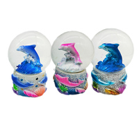 Souvenirs de Porto Rico : Globe à neige personnalisé, thème monde marin, avec planche de surf, étoile de mer, conque, escargot, tongs et plage néon