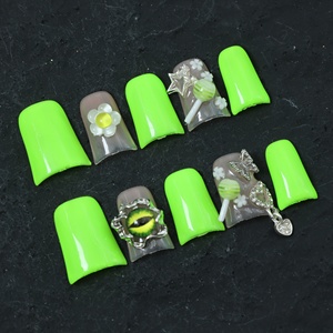 Uñas postizas acrílicas al por mayor, de cobertura completa, forma ataúd, cuadradas, pre-diseñadas, con degradado rosa y diamantes de imitación, puntas largas con pegamento - Product Image 2