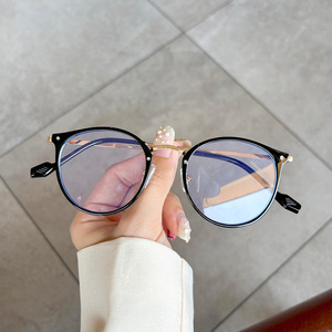 Monture de lunettes ovale Qianai, taille moyenne, verres PC anti-lumière bleue, lunettes rétro cloutées pour femmes - Product Image 3