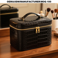 Fabricant d'étui de train de maquillage de voyage en similicuir végétalien de qualité supérieure personnalisé Boîte de toilette Trousse de cosmétique Pochette d'organisation avec poignée