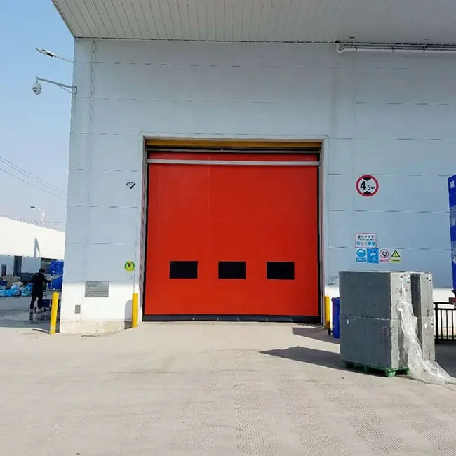 Porte auto-réparatrice résistante au vent obturateur blanc à grande vitesse porte à glissière structure de verrouillage à glissière porte rapide