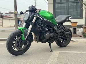 Motocicleta Deportiva <span class=keywords><strong>Benelli</strong></span> <span class=keywords><strong>752S</strong></span> Naked |   Motor Refrigerado por Líquido de 754cc |   Torque de 67 Nm |   Suspensión Premium de Estilo Retro Moderno - Product Image 5