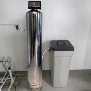 Système commercial d'eau adoucie par échange d'ions avec un débit de 1 tonne/heure et réservoir de sel de 70 <span class=keywords><strong>litres</strong></span> avec résine de qualité alimentaire - Product Image 1