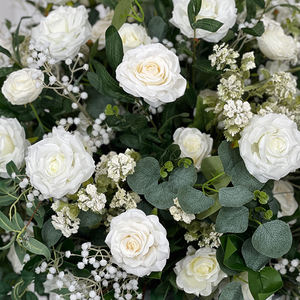Arrangement floral élégant en soie artificielle blanche réaliste pour la décoration de fond de lieu de mariage luxueux - Product Image 4