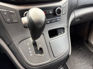 Espaciosa Minivan Diésel Automática SILVER Grand Starex 2016 con Amplio Espacio de Carga, Furgoneta de Pasajeros con Motor Confiable - Product Image 4