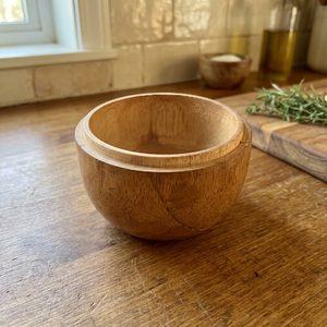 Tazón de Madera Clásico Hecho a Mano para Servir Alimentos - Utensilios de Cocina Ecológicos Hechos en Java Central - Product Image 4