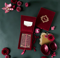 Boîte cadeau de mariage en velours bordeaux en gros, cadre personnalisé de luxe avec monogramme en feuille d'or, invitations, dossier pour la Saint-Valentin