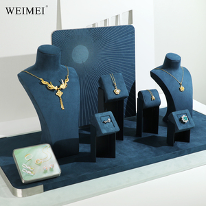 แท่นโชว์เครื่องประดับโลหะไมโครไฟเบอร์สีน้ำเงินสุดหรู WEIMEI แท่นโชว์สร้อยคอไมโครไฟเบอร์ รับผลิตตามสั่ง (OEM) แท่นโชว์เครื่องประดับสำหรับวางบนเคาน์เตอร์ - Product Image 1