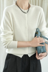 เสื้อคาร์ดิแกนคอกลมแฟชั่น ขายดีปี 2026 ผลิตจากผ้าขนสัตว์ผสม เนื้อผ้านุ่ม สวมใส่สบาย ถักด้วยเครื่องคอมพิวเตอร์ ดีไซน์ใหม่ - Product Image 2