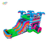 Structure gonflable aquatique commerciale à thème Tiki avec toboggan et piscine intégrée pour location événementielle