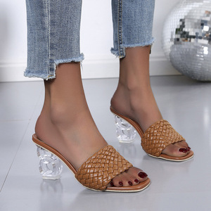 Sandales mules tissées à bout carré pour femmes, pantoufles à talons carrés transparents de forme spéciale, à enfiler, pour soirée - Product Image 4