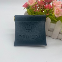 Tampon personnalisé imprimé en cuir Pu rangement étanche pour écouteurs passeport rouge à lèvres pochette en cuir avec aimant fermé