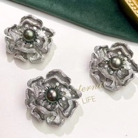 Bros Bunga Zirkon Tembaga Grosir dengan Pilihan Mutiara Desain 3 Lapis untuk Pernikahan & Hadiah